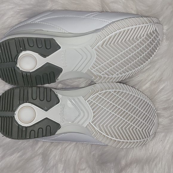 Propet tour walking  strap shoe in white. W3902. NWOT.  SIZE 6W - Picture 6 of 9